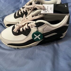 Nike Men's Cream and Black Sneakers